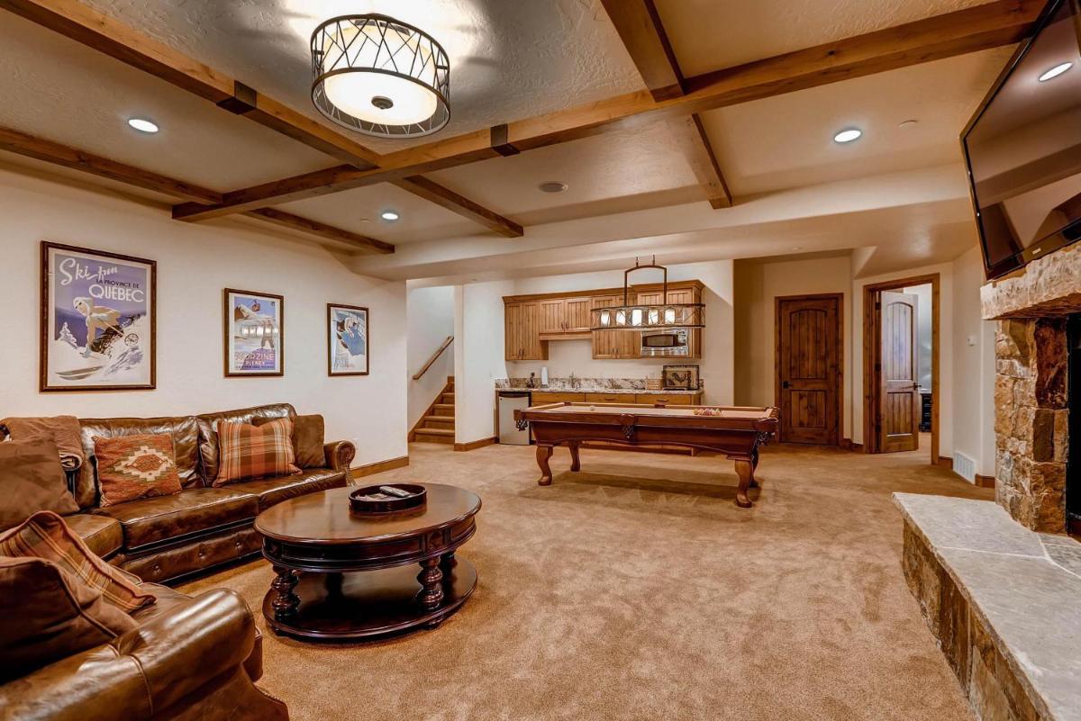Popular attractions Area Nearby Property